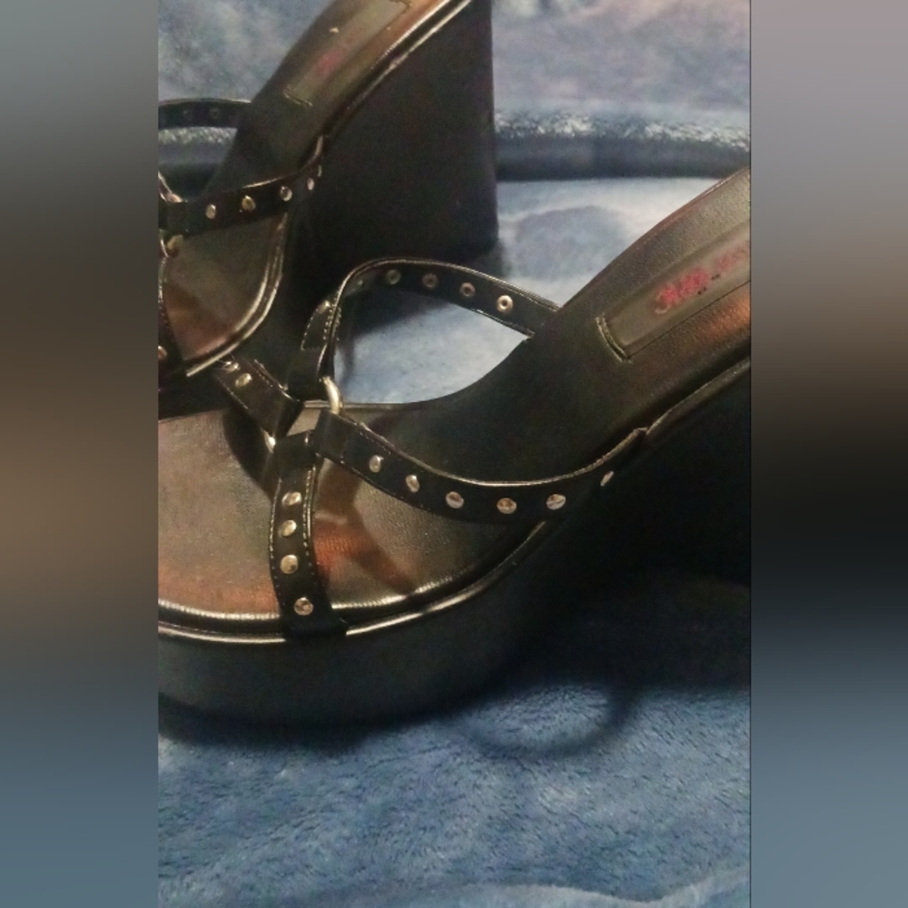 Hot topic brand black platform sandals size 12